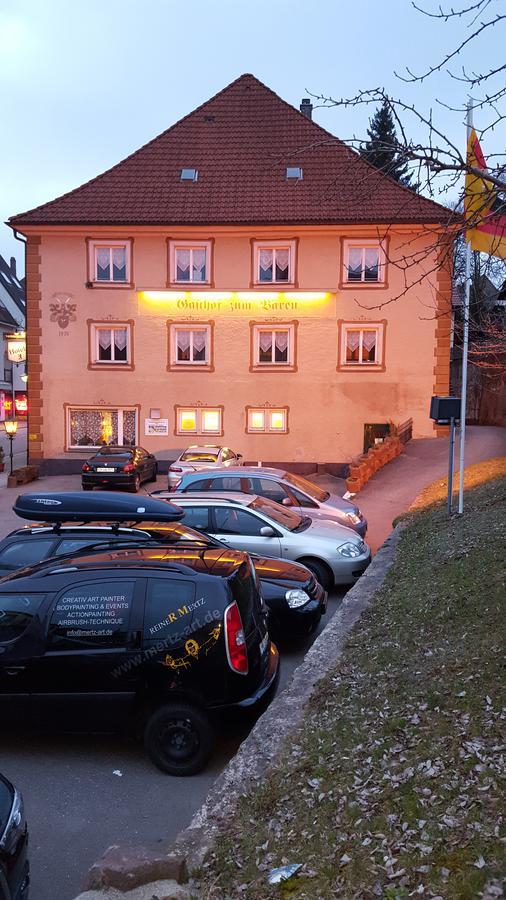 فندق تيتيسي نيوستادتفي  Schwarzwaldgasthof Baren المظهر الخارجي الصورة